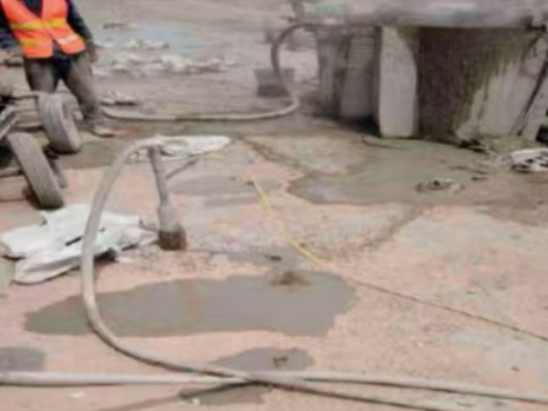 融安水泥混凝土路面板底注浆技术 路面脱空注浆整治方案